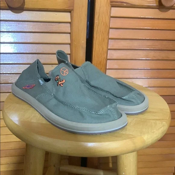 Sanuk Shoes Sanuk Green Slippers With Elastic Panels Grateful